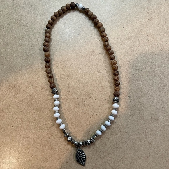 Wood and white bead choker - Picture 1 of 1